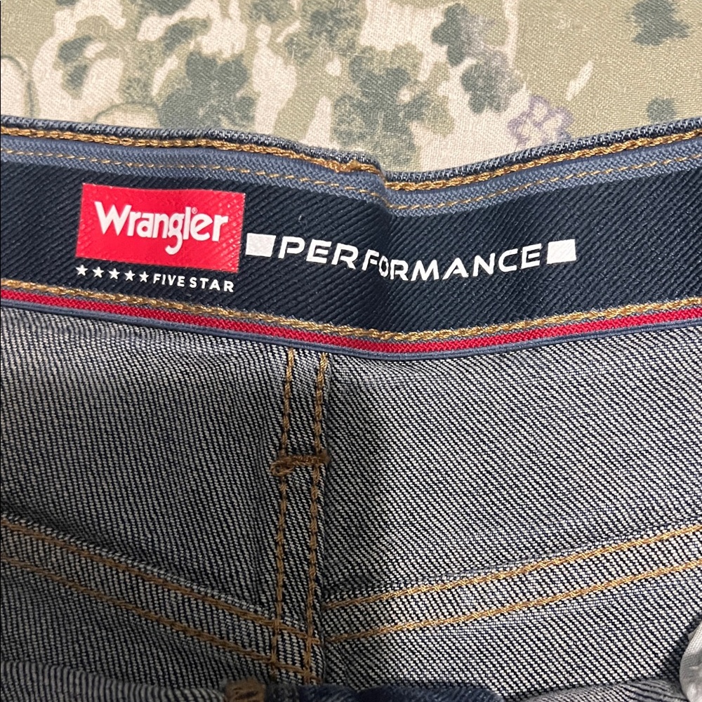 Wrangler Men's Performance Relaxed Jeans - Picture 3 of 7